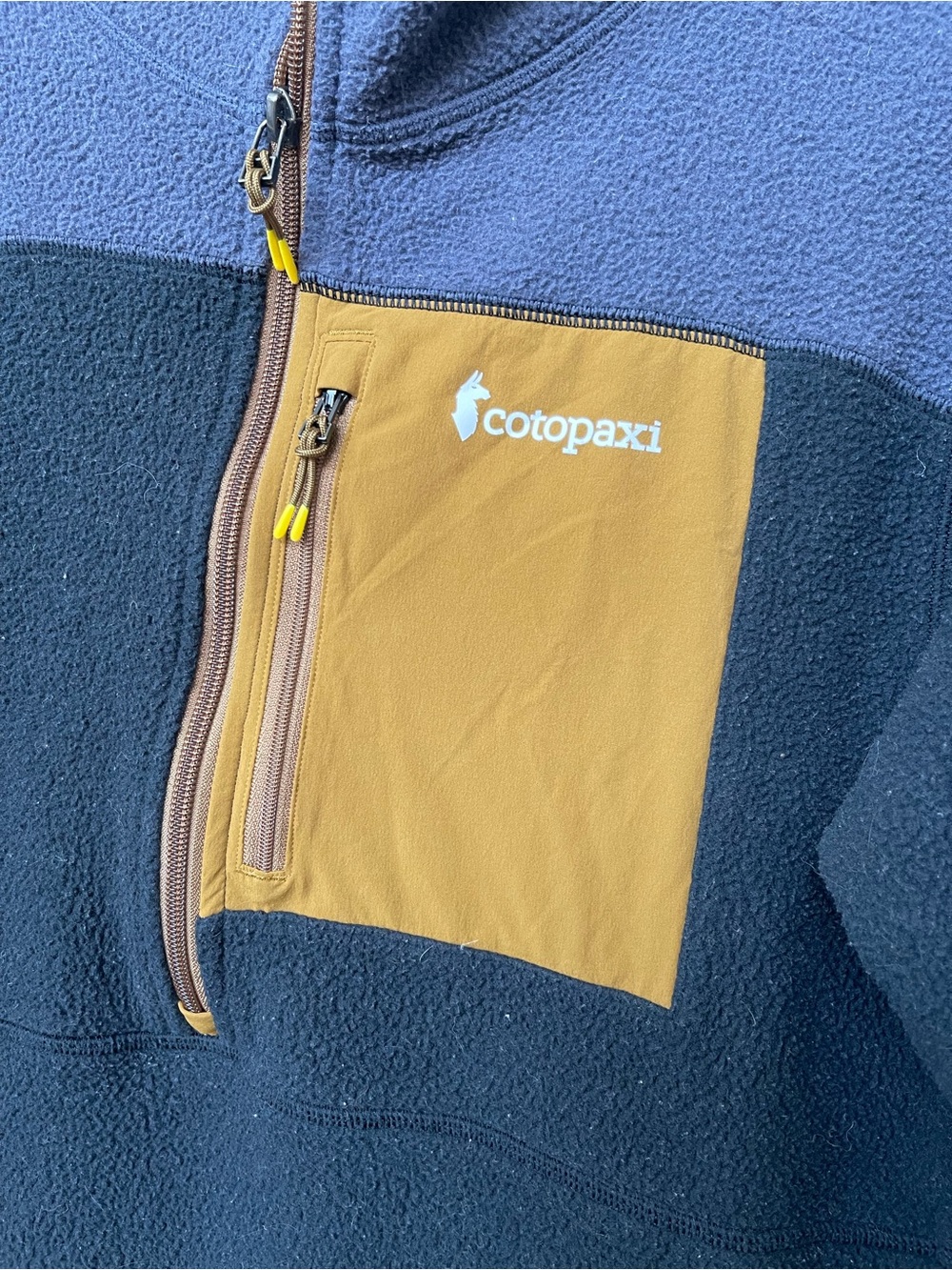 Cotopaxi | Abrazo Fleece Pullover Half Zip
Gorpcore Outdoors Hiking - Picture 2 of 5
